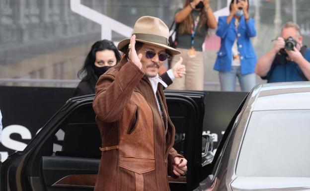 Johnny Depp se deja ver en San Sebastián antes de ir a cenar