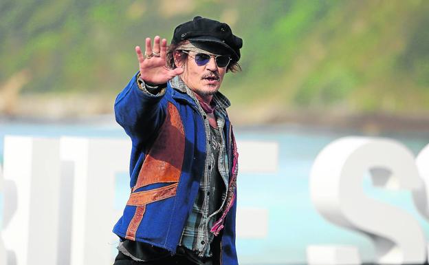 El premio a un Johnny Depp cordial y cercano calienta el Festival