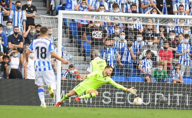 La parada de Álex Remiro, entre las mejores de la jornada