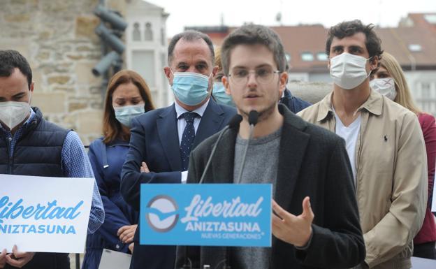 Iturgaiz advierte de que el PP vasco no se dejará «amedrentar» por las agresiones de «parias y radicales abertzales»