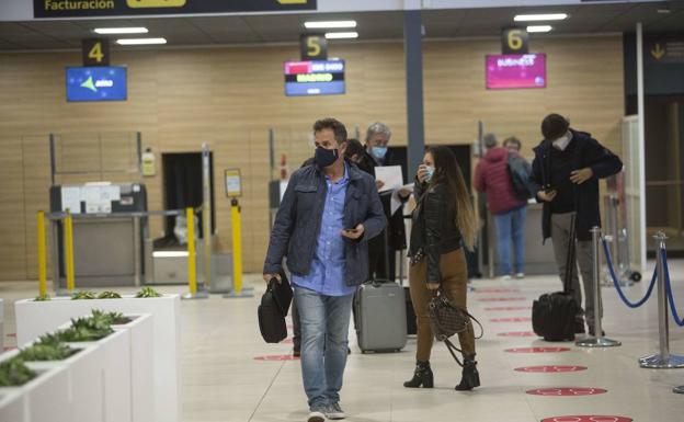 El aeropuerto de Hondarribia tardará hasta 2026 en recuperar el nivel de viajeros que tenía antes de la pandemia