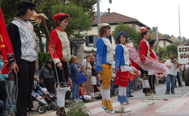 Elizondo acoge hoy el Euskal Herriko Dantzari Eguna, con trescientos dantzaris