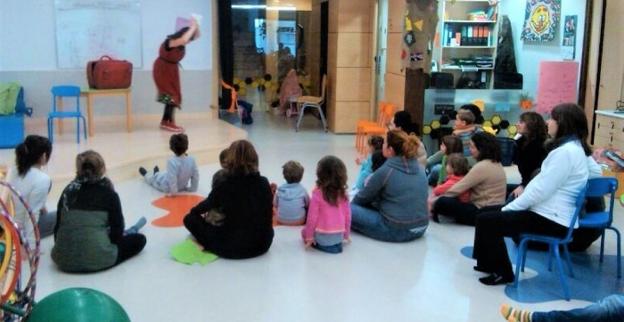 Ate irekiak Abaraxka ludoteka gertutik ezagutzeko