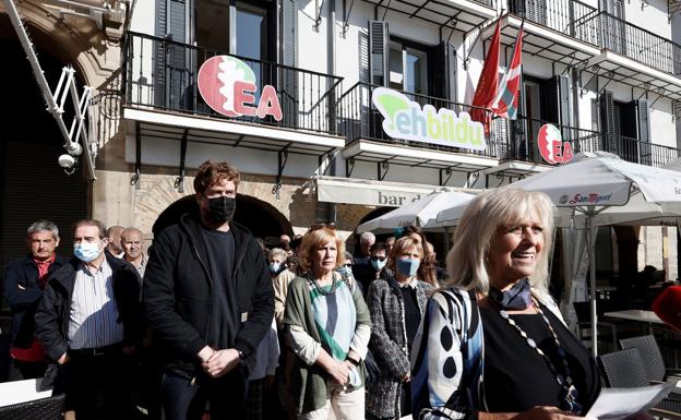 Militantes de EA apoyan a los dirigentes del sector crítico expedientados por el partido