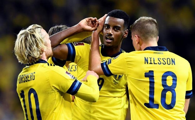 Golazo de Alexander Isak en la goleada de Suecia ante Kosovo