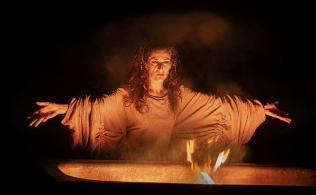 La compañía Atalaya representa hoy en Irun su aplaudido montaje 'Elektra.25'