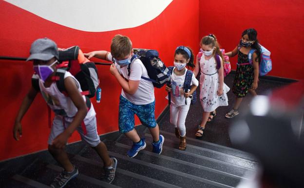 Ikastolen Elkartea pide al Gobierno Vasco que el uso de mascarilla no sea obligatorio al aire libre en Primaria