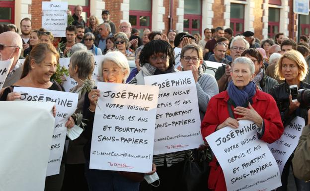 El herido confirma que los migrantes arrollados en Ziburu dormían en la vía