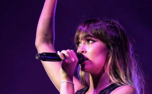 Aitana, la «reina del punk pop», se estrena en Donostia