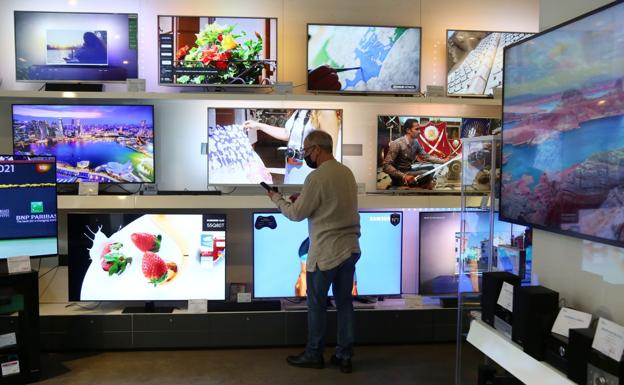 La crisis de los chips provoca ya meses de espera para recibir un móvil o un frigorífico