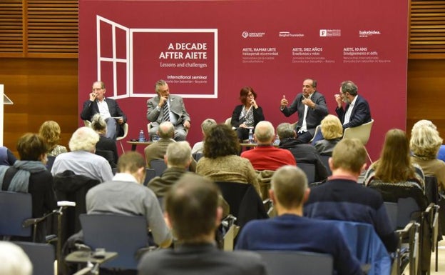 Víctimas de la violencia piden que no se les utilice como «moneda de cambio» diez años después de ETA