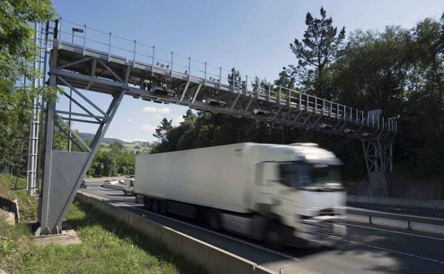 Gipuzkoa dejará de cobrar el jueves el peaje para camiones en la N-I y A-15