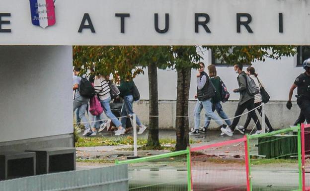 Los 'terroristas' de Baiona eran simples operarios que iban a trabajar al colegio