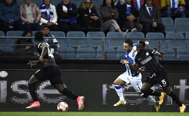 Andoni Gorosabel apunta a lateral izquierdo el primer día sin Aihen en el campo