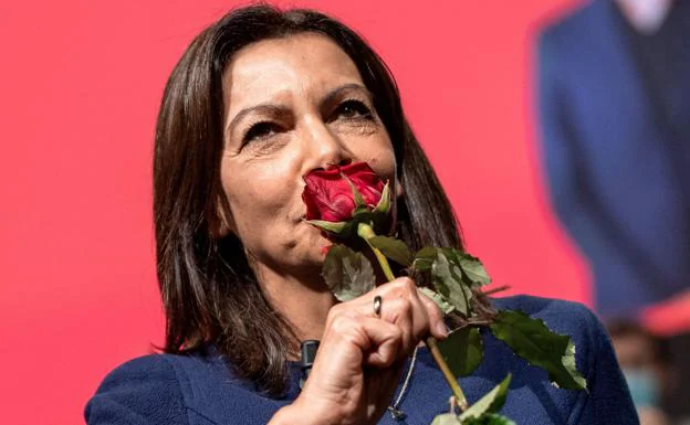 The mayor of Paris, Anne Hidalgo, kisses a rose during her proclamation as a socialist candidate for the Elysee in Lille. 