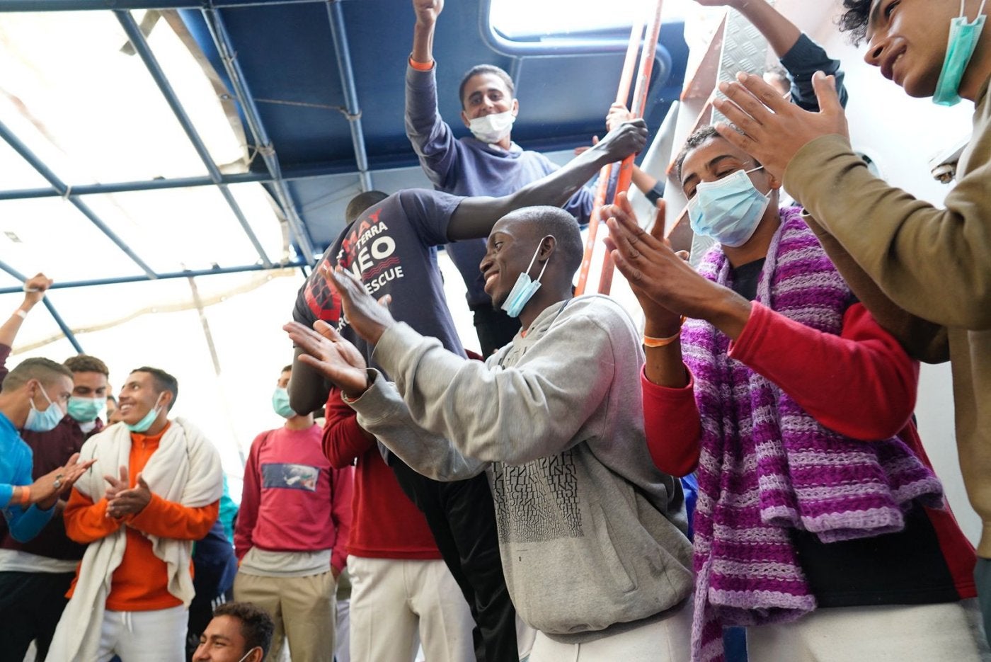 Los rescatados por el Aita Mari desembarcan en Trapani