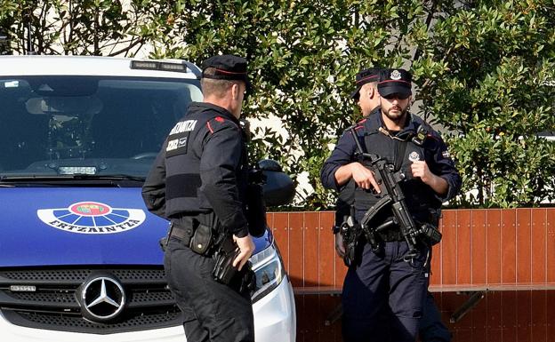 Detenido en Lezo por amenazar con una escopeta de caza a un vecino