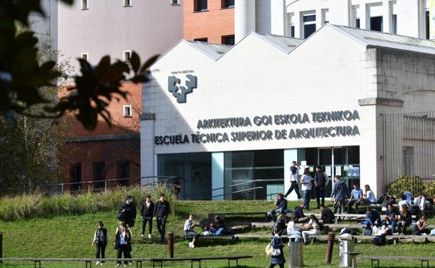 El profesor de la UPV denunciado llamó a SOS Deiak para «informar del incidente»
