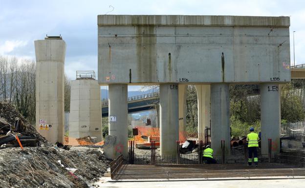 Adegi insta a sus asociadas a renegociar la obra pública por la subida de los materiales