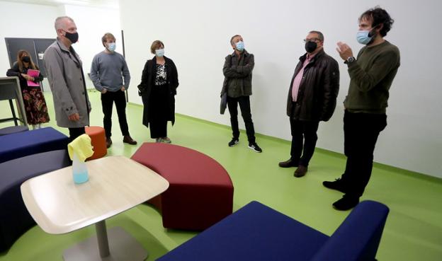 La firma se llevó a cabo en el Dantzagunea, en Niessen. / ARIZMENDI