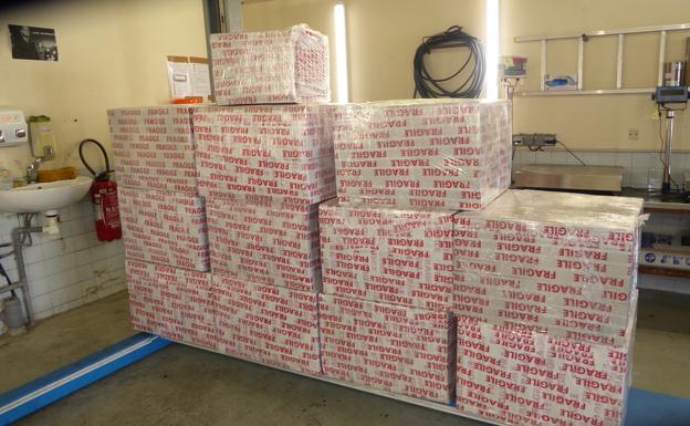 Interceptan 221 kilos de cannabis en un cargamento de mobiliario en Biriatou