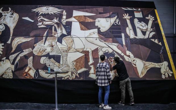 El Guernica vasco triunfa en el Salón del Chocolate de París