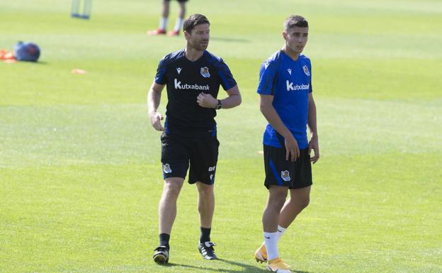 Premio a la cantera de la Real Sociedad, a Xabi Alonso y Amaiur Sarriegi y Nerea Eizagirre