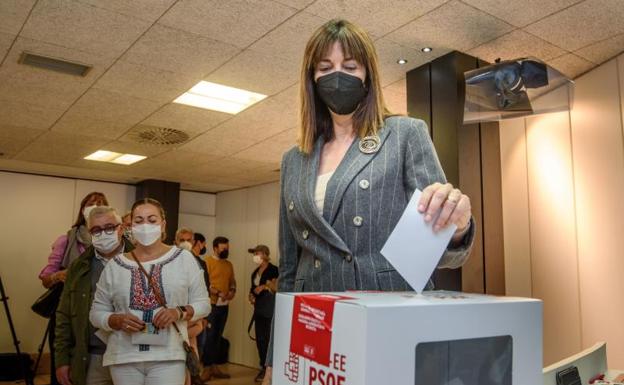 Mendia anima a la nueva dirección a «reinventarse y repensar» el partido