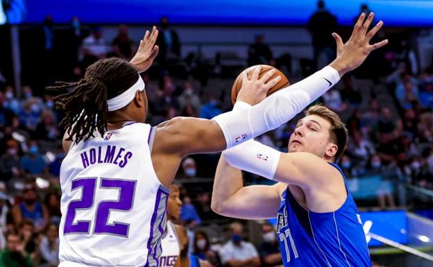 Doncic ejerce de líder en la victoria de los Mavericks