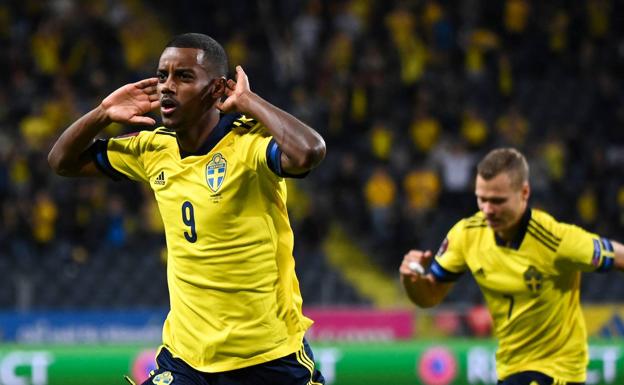 Alexander Isak, citado con Suecia para las 'finales' contra Georgia y España