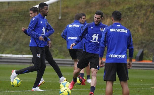 Alexander Isak retorna a la normalidad y jugará mañana en El Sadar