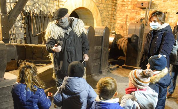 Olentzero madruga en el parque de Mirandaola