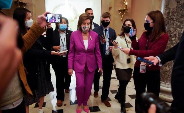The Speaker of the House of Representatives, Nancy Pelosi, is questioned by journalists after the plan is approved. 