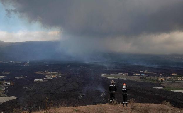 La lava avanza sin afectar a nuevas zonas de la Palma