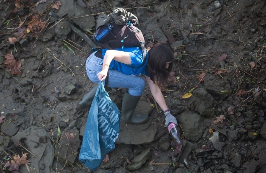 Recogida de basura marina en Jaizubia