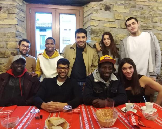 Bizilagunak invita a reunir en la mesa a familias autóctonas y foráneas