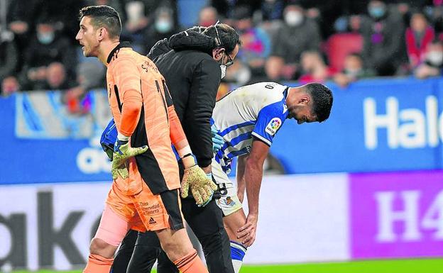 Mikel Merino se somete a una resonancia para comprobar si puede seguir en la selección