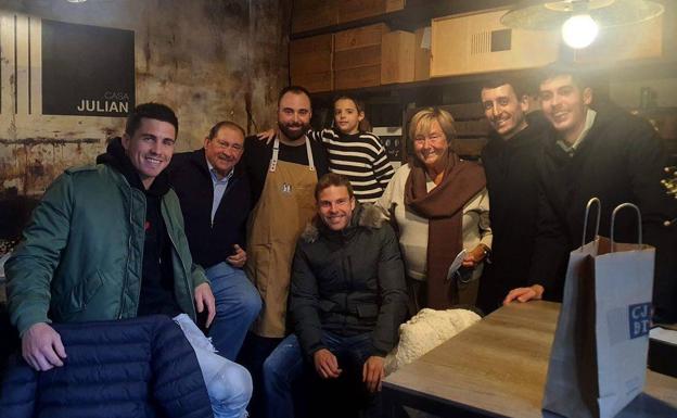 La txuleta de Casa Julián, la mejor medicina para los lesionados de la Real