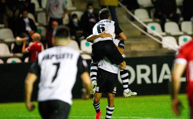 Cuando no se puede ganar, un empate no es mal botín