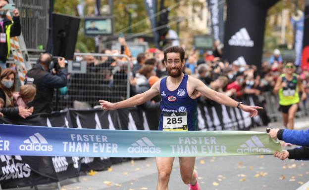 Eneko Agirrezabal y Nuria Lugueros ganadores de la Behobia - San Sebastián 2021