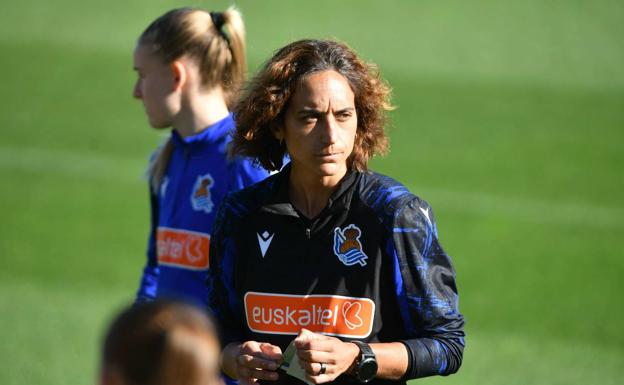 Natalia Arroyo se rompió el quinto metatarsiano dando indicaciones en el Atlético-Real Sociedad