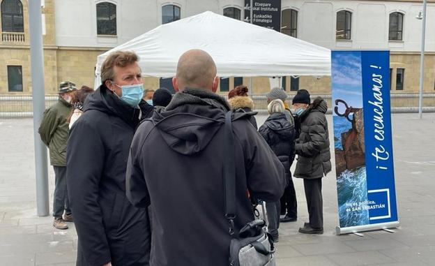 El PP comparte con los vecinos la «preocupación» por la inseguridad en Egia