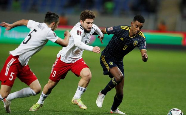 Isak cambia el chip aunque regresa con la pólvora mojada