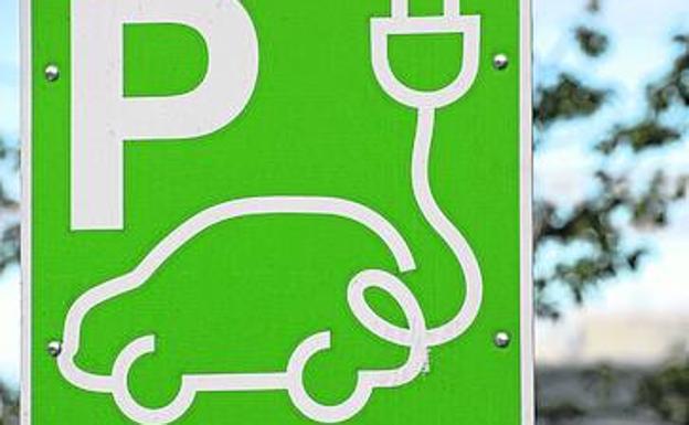 Aparcar en zona reservada para carga de vehículos eléctricos