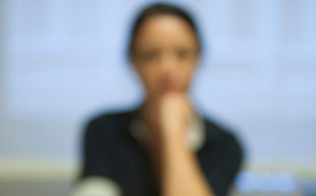 Diez mujeres al día en Euskadi piden ayuda en el teléfono para las víctimas