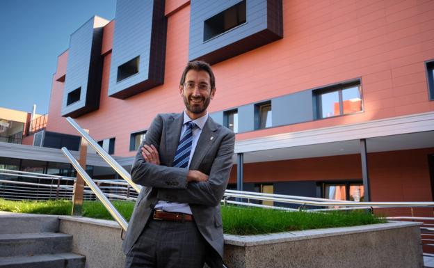 Xabier Riezu: «El curso que viene ofertaremos Enfermería e Ingeniería en Donostia»