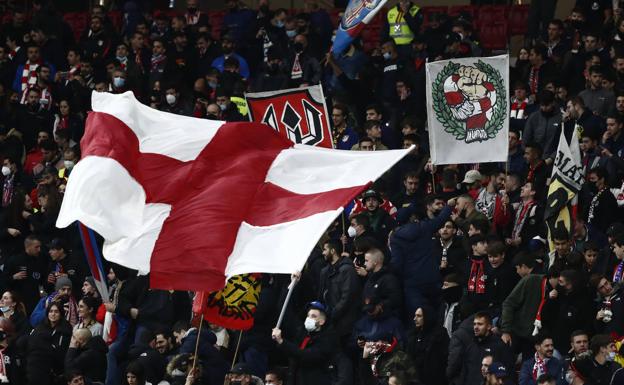 La afición de Osasuna denuncia el trato de la Policía y el Frente Atlético en el estadio del Atlético de Madrid