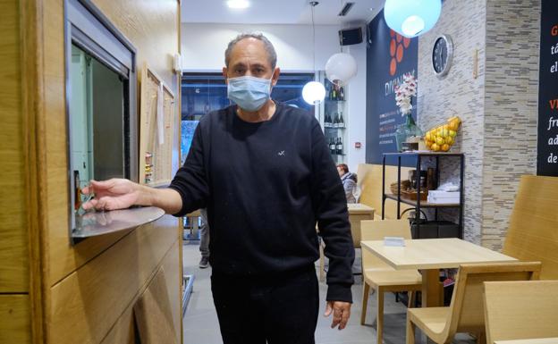 «Entraron dos encapuchados, rompieron las cámaras y se llevaron el dinero»