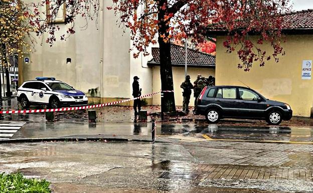 Detenido un hombre en Irun tras amenazar a dos policías con una pistola