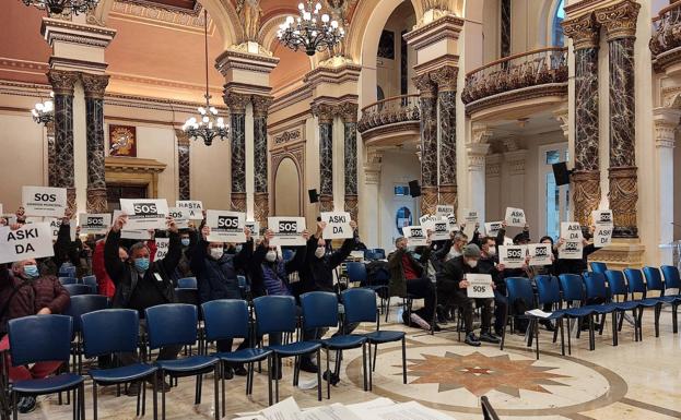 Suspenden el Pleno por las protestas de empleados municipales